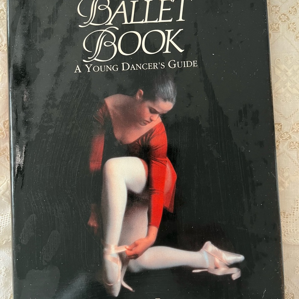 Ballet Book: A Young Dancer's Guide